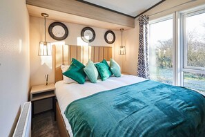 3 Schlafzimmer, Schreibtisch, Bügeleisen/Bügelbrett, Reisekinderbett