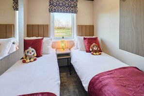 3 Schlafzimmer, Schreibtisch, Bügeleisen/Bügelbrett, Reisekinderbett