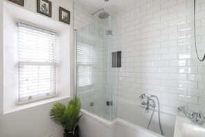 Shower, towels, shampoo