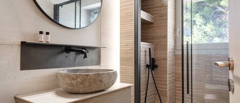 Shower, towels
