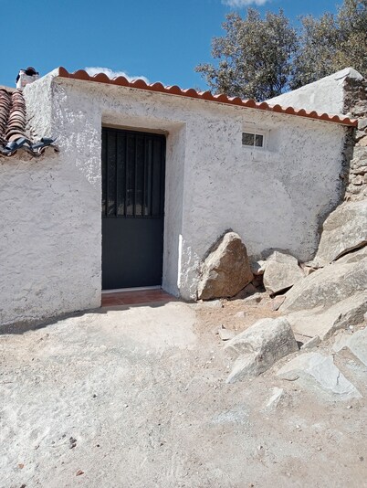 Cottage 'El Granero' with Shared Pool and Shared Garden