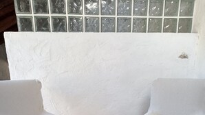 A white, rustic wooden table with a drawer, placed between two white upholstered chairs with a textured pattern, on a tiled floor. - Cottage 'El Granero' with Shared Pool and Shared Garden (El Real De La Jara)