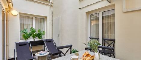 Apartment | Outdoor dining