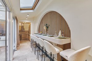 Apartment | Dining - Terrace Apartment Trocadero Eiffel Tower by Studio Prestige (Paris)