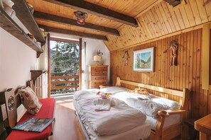 Standard Apartment, 2 Bedrooms (Appartamento Beau Soleil) | 2 bedrooms, WiFi, bed sheets
