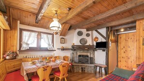 Standard Apartment, 2 Bedrooms, Balcony (Appartamento Beau Soleil ski in ski) | Interior - Appartamento Beau Soleil ski in ski out (Sauze d'Oulx)