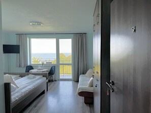 Basic Triple Room, Balcony, Bay View | Free WiFi - Pensjonat Błękitna Przystań (Puck)