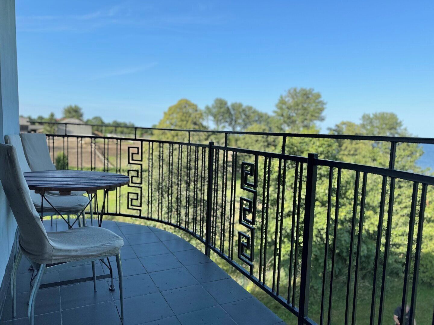 Tremannsrom – basic, balkong, utsikt mot bukt | Terrasse/patio