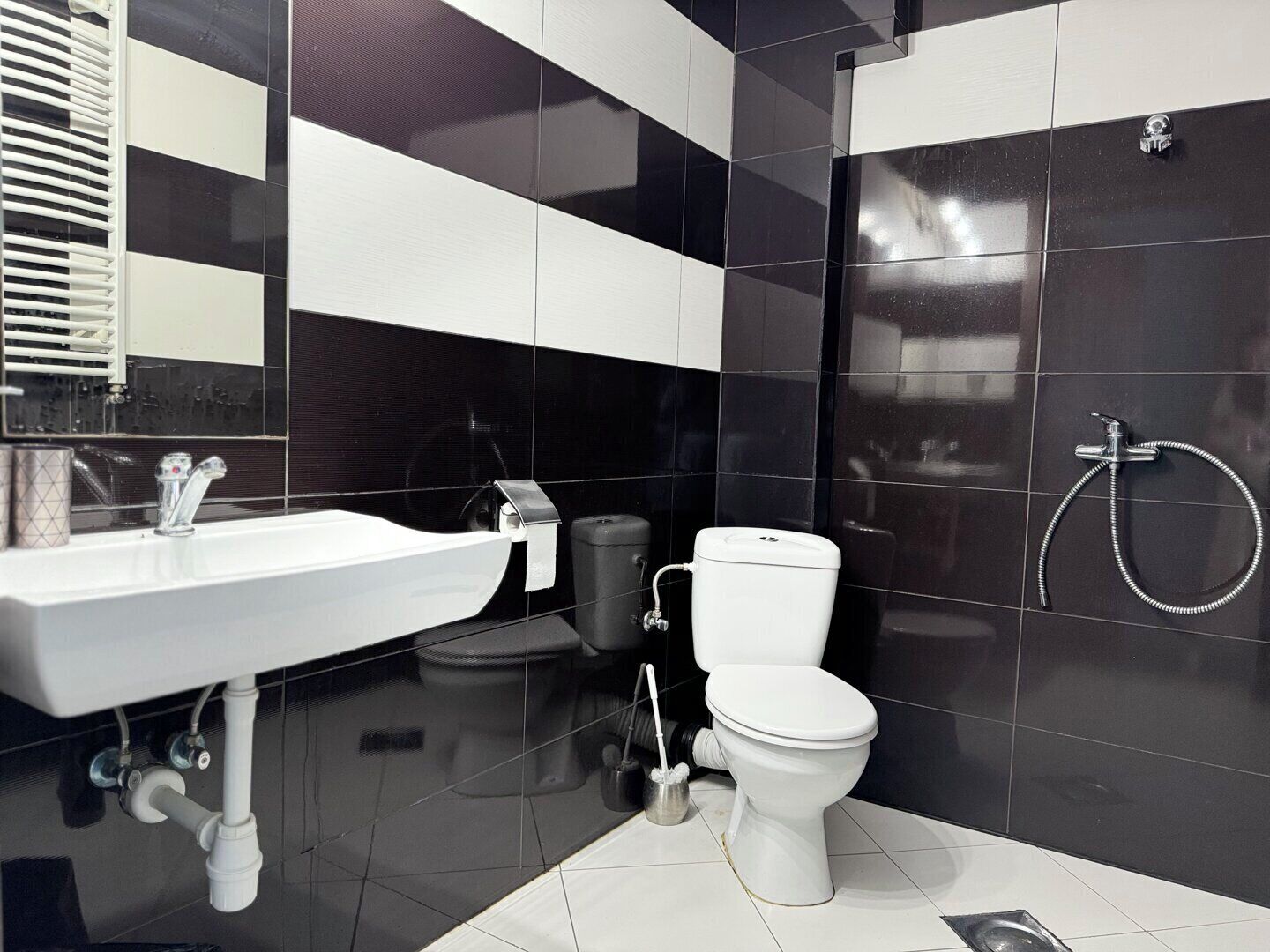 Kamar Triple Basic, balkon, pemandangan teluk | Kamar mandi | Shower, sabun,  dan tisu toilet