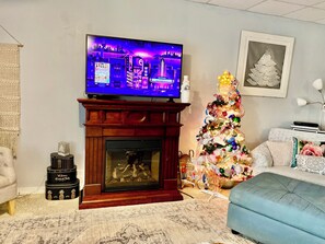 Smart TV, fireplace