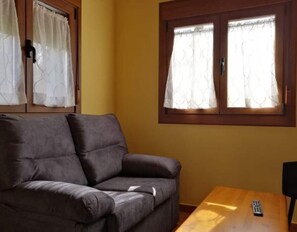 Televisión y chimenea 