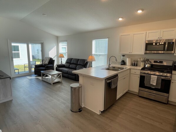 Fridge, microwave, oven, stovetop - Cozy Retreat Near Sawgrass Market & Brownwood Paddock Square! (Wildwood)