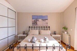2 habitaciones, cuna de viaje, wifi y ropa de cama 