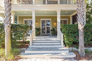 Exterior detail - Stay for Summer at this Cottage Near the Beach with Private Pool and Bikes (Santa Rosa Beach)