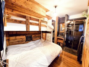 2 dormitorios, tabla de planchar con plancha, wifi y ropa de cama