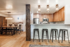 Fridge, microwave, stovetop, dishwasher