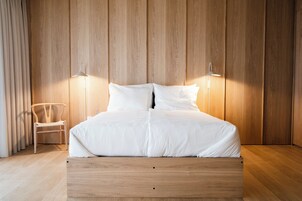 Superior Suite, Balcony | Desk, laptop workspace, blackout drapes, free cribs/infant beds