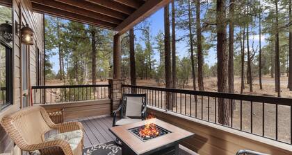 *NEW* Mooseberry Villa • King Bed • eBikes • Nearby Fool Hollow Lake • Torreon