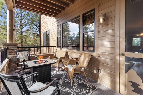 *NEW* Mooseberry Villa • King Bed • eBikes • Nearby Fool Hollow Lake • Torreon