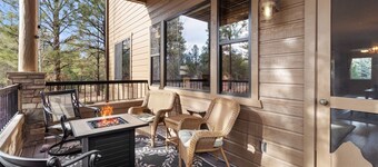 *NEW* Mooseberry Villa • King Bed • eBikes • Nearby Fool Hollow Lake • Torreon