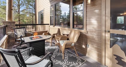 *NEW* Mooseberry Villa • King Bed • eBikes • Nearby Fool Hollow Lake • Torreon