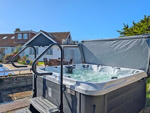 Terrace/patio - Warner Wood - Selsey  - sleeps 16 guests  in 5 bedrooms (Selsey)