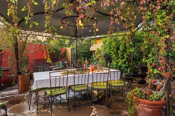 Outdoor dining