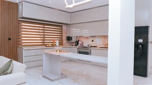 Fridge, microwave, oven, stovetop - Villa Dream Ngaparou - Saly (Ngaparou)