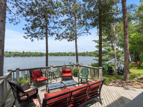 Crosslake house on Whitefish Chain w/3 King beds, dock, LilyPad, SUP