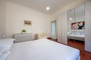 Deluxe Triple Room, City View | Desk, iron/ironing board, free WiFi, bed sheets - Vaticano84 Gemelli (Rome)