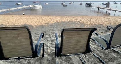 Pet friendly - SEBAGO LAKE BEACHFRONT.