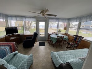 1 bedroom, bed sheets
