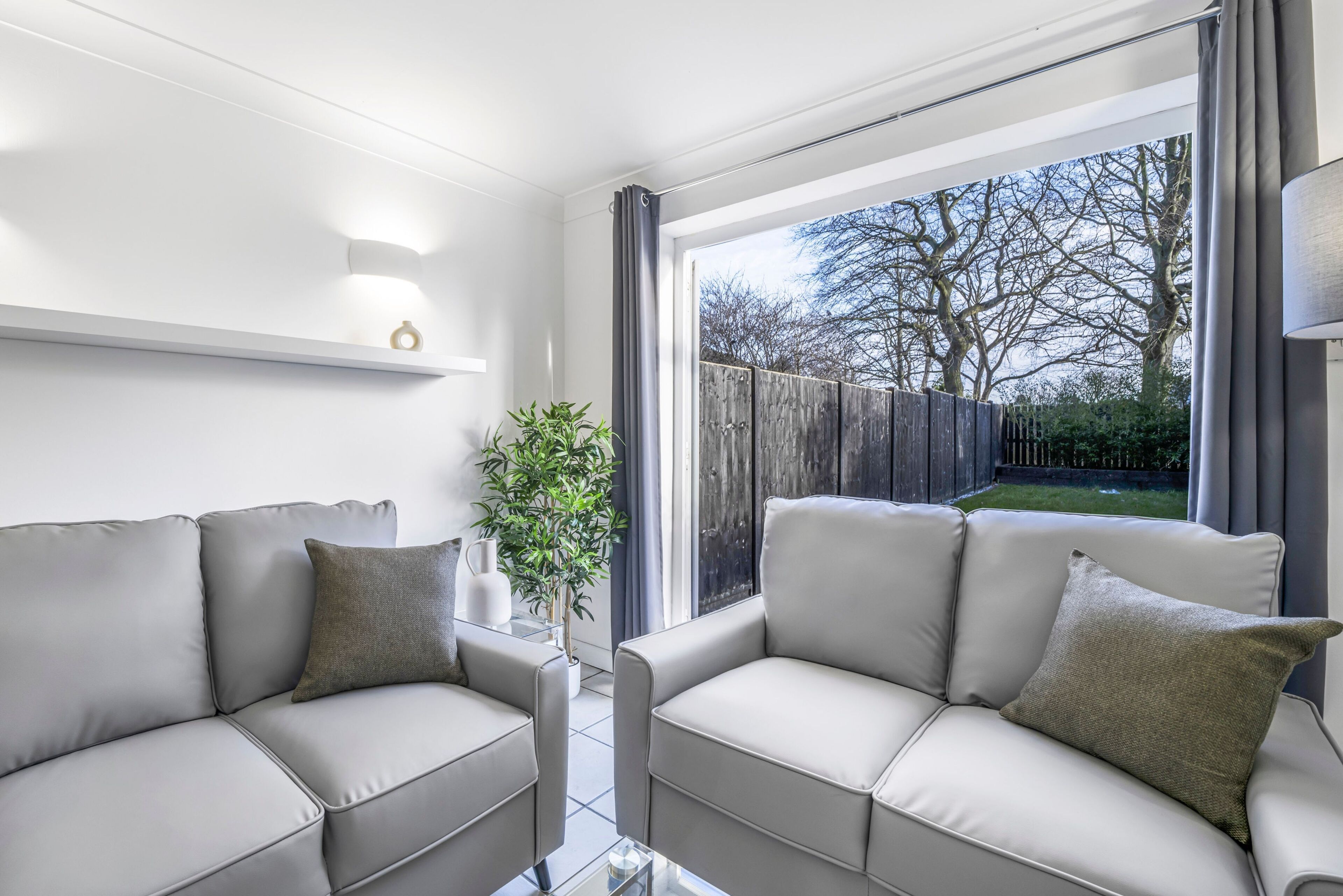 Rumah | Area keluarga | Televisi 32-inci dengan saluran TV satelit dan Netflix