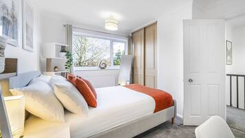 House | 4 bedrooms, iron/ironing board