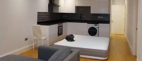 House | 11 bedrooms, free WiFi, bed sheets