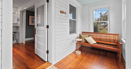 Mystic Bungalow. Downtown Mystic
