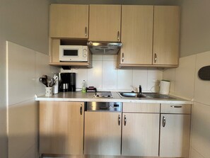 Fridge, microwave, stovetop, dishwasher - Small Moevenschiss (Wurster Nordseeküste)