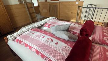 1 chambre, fer et planche Ă repasser, Wi-Fi, draps fournis