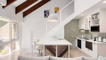 Fridge, microwave, stovetop, dishwasher