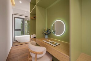 Pillow-top beds, in-room safe, desk, laptop workspace - Kim Son Pool Villa Da Nang (Da Nang)
