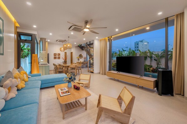 Pillowtop beds, in-room safe, desk, laptop workspace - Kim Son Pool Villa Da Nang (Da Nang)