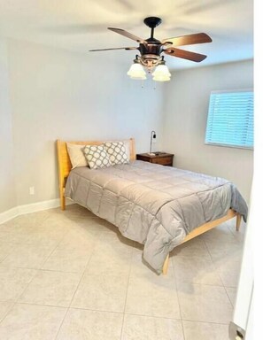 3 habitaciones, tabla de planchar con plancha, wifi y ropa de cama 