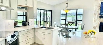 3-bedroom house on the water in brilliant Fort Myers with WiFi, AC. 