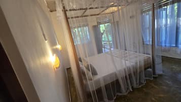 Basic Bungalow, Garden View