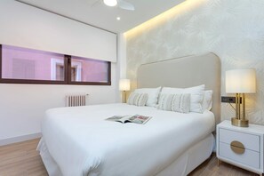 3 habitaciones, tabla de planchar con plancha, wifi y ropa de cama 