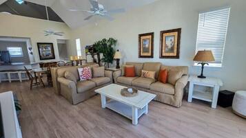 Smart-TV, DVD-Player, Stereoanlage