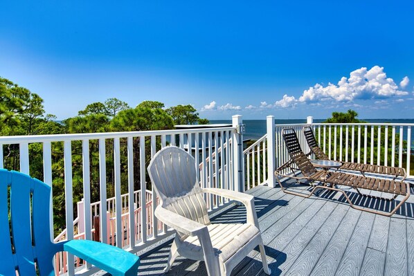 Property grounds - Bay Breeze - Pet Friendly, Bay View, Community Pool & Dock! (St George Island)