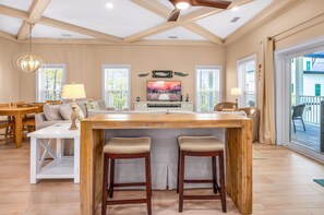 Smart TV - Bay Breeze - Pet Friendly, Bay View, Community Pool & Dock! (St George Island)