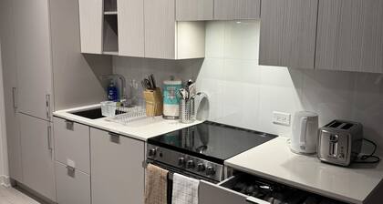 New Charming 3 bedroom condo with parking in vibrant Mississauga. Square 1 Area