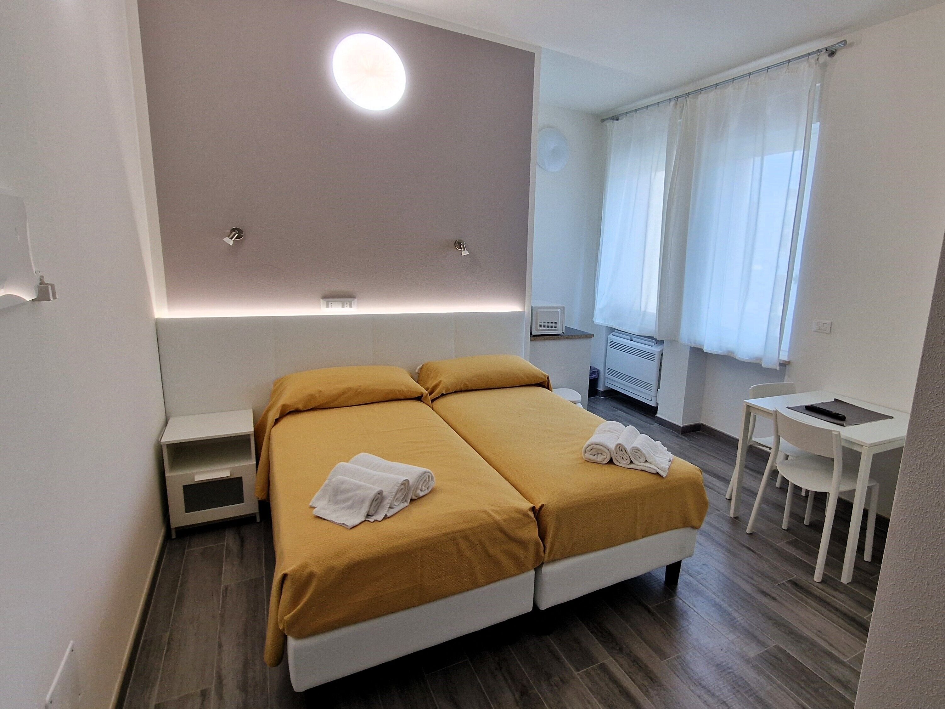 Habitación clásica con 1 cama matrimonial o 2 individuales | Tabla de planchar con plancha y wifi gratis 